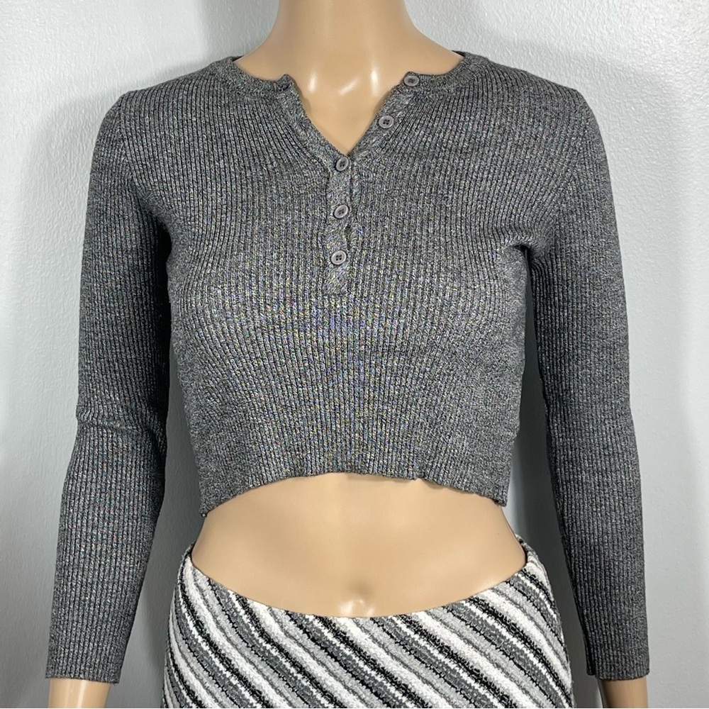 Gray Ribbed Button-Up Crop Top - Picture 3 of 3